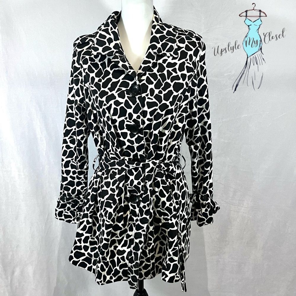Black and white giraffe animal print trench coat size medium